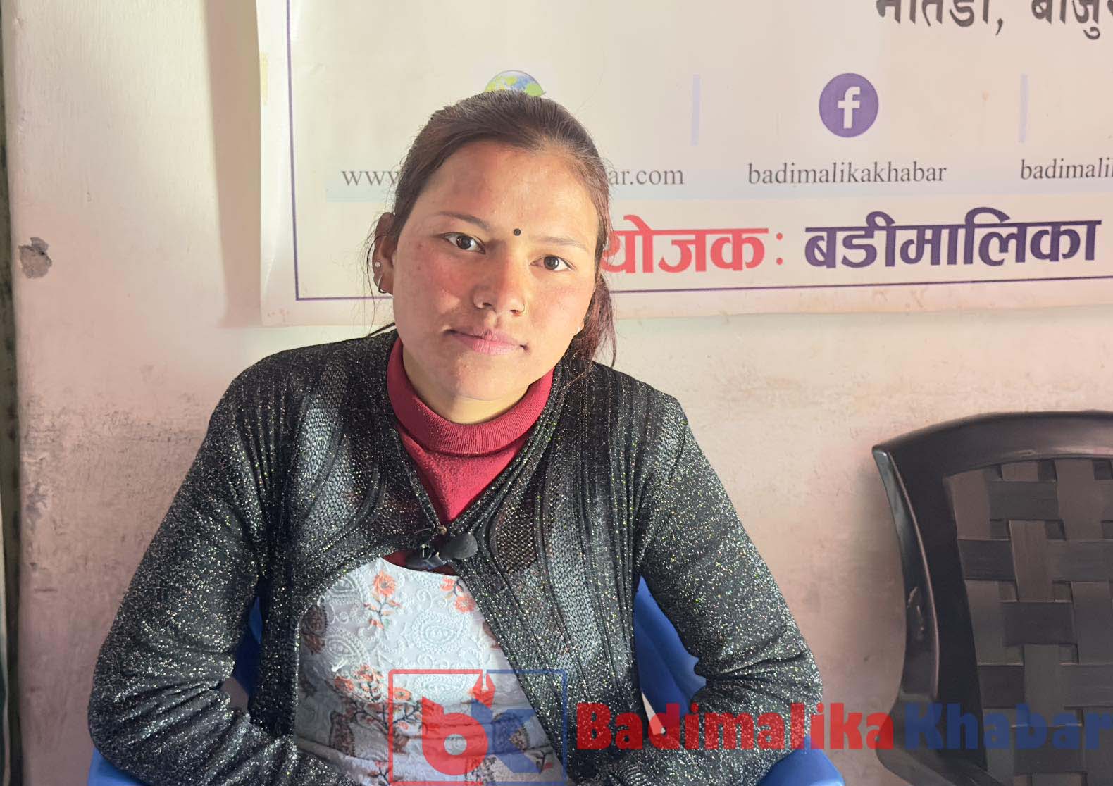 आर्थिक नहुँदा मनिषाले विद्यालयको शुल्क तिर्न सकिनन्