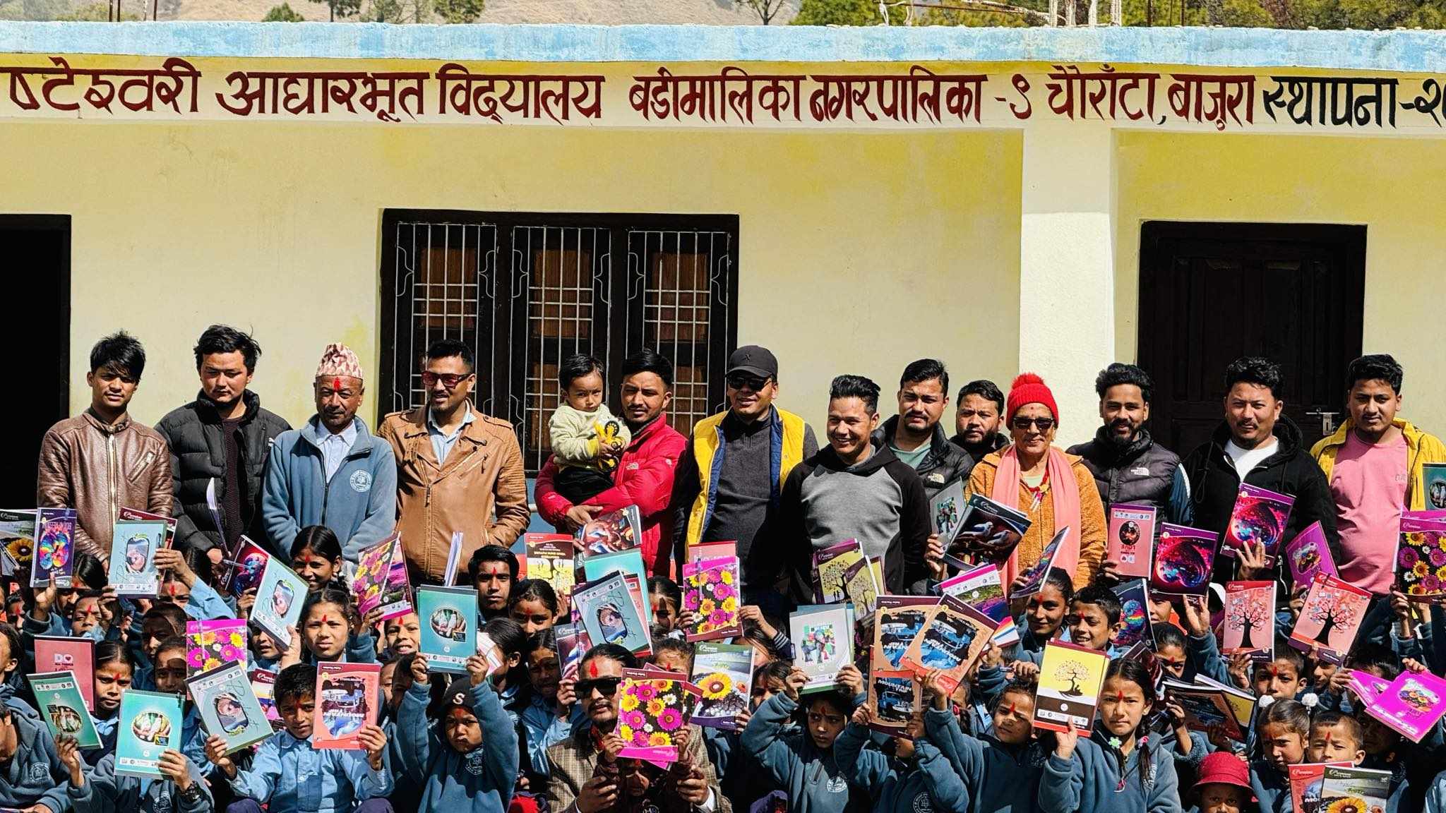 आरसीले बिरामीलाई फलफूल र विद्यार्थीलाई शैक्षिक सामग्री सहयोग गरेर मनाए जन्मदिन