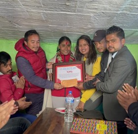 राष्ट्रिय फुटबल टिमकी बाजुराकी सरितालाइ रानीवनले गर्यो सम्मान