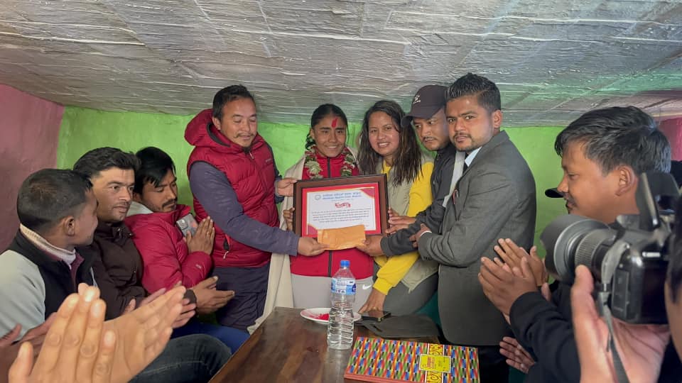 राष्ट्रिय फुटबल टिमकी बाजुराकी सरितालाइ रानीवनले गर्यो सम्मान