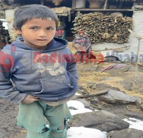 आर्थिक अभावले उपचार नपाउँदा ७ बर्षीय बालक अलपत्र