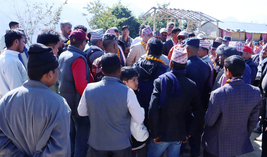 काँग्रेस कैलालीका सभापति भट्ट र उपसभापति बडुवालको बिचमा माइन्युट खोसाखोस