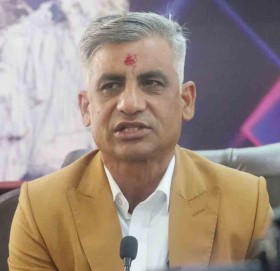 नयाँ सरकार गठन आह्वानविरुद्ध सर्वोच्च जाँदै मुख्यमन्त्री केदार कार्की