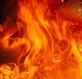 बाजुराको बिच्छयामा एक घरमा आगलागी, करिब ८ लाखको क्षति