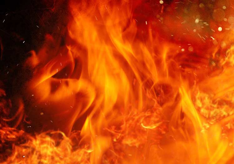 बाजुराको बिच्छयामा एक घरमा आगलागी, करिब ८ लाखको क्षति