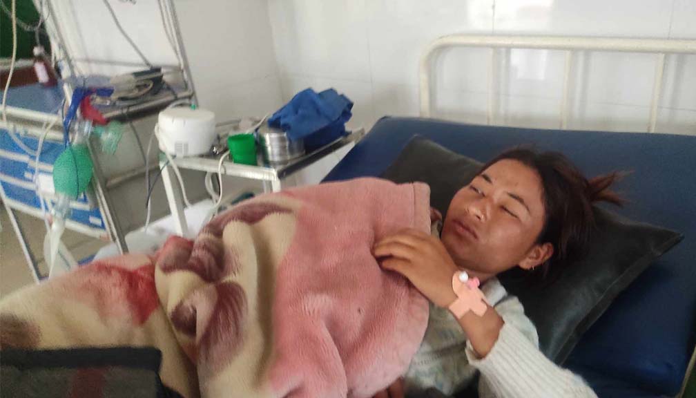 बडिमालिका नगरपालिका शाखा प्रमुखद्धारा आफ्नै कर्मचारीमाथी हातपात