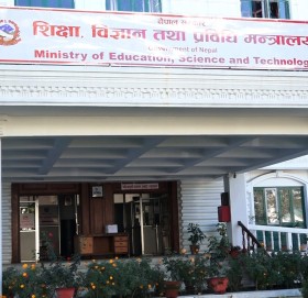 रोक्का भयो शिक्षकहरूको अन्तरजिल्ला सरुवा