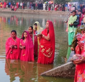 उदाउँदो सूर्यलाई अर्घ्य दिएसँगै चैती छठ सम्पन्न