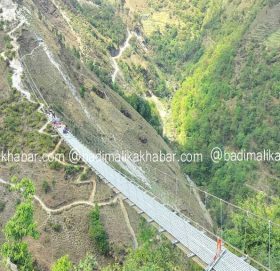 गाैमुलमा बाजुरा जिल्लाकै लामो झोलुङ्गे पुल निार्माण अन्तिम चरणमा