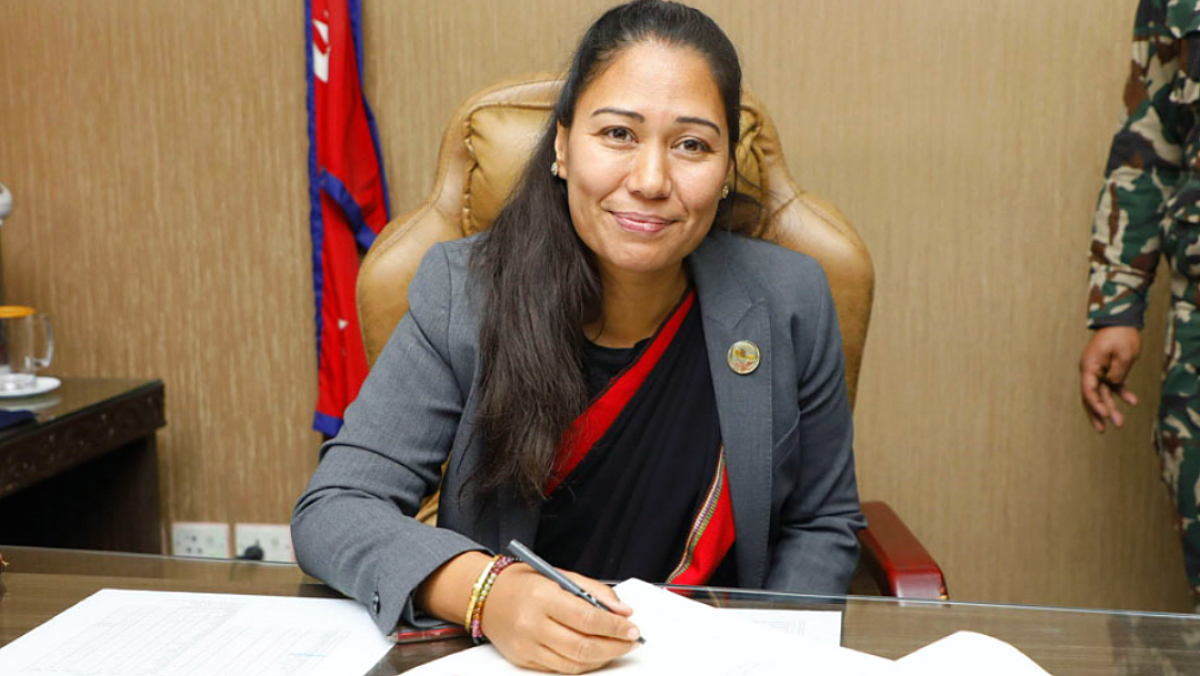 राजनीति गर्ने शिक्षकलाई कारबाही गर्न खोज्दा सरकार नै फेर्न खोजियो : शिक्षामन्त्री श्रेष्ठ