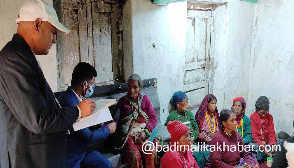 जिल्ला आयुर्वेद स्वास्थ्य केन्द्रद्धारा जेष्ठ नागरिकको निःशुल्क उपचार सेवा
