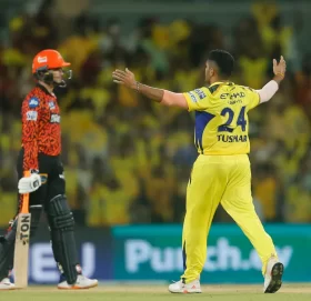 चेन्नईसामु हैदराबाद नतमस्तक