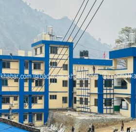 जिल्ला अस्पताल बाजुरामा रहेकाे अक्सिजन पलान्टमा समस्या, एक महिनादेखी अक्सिजन अभाव