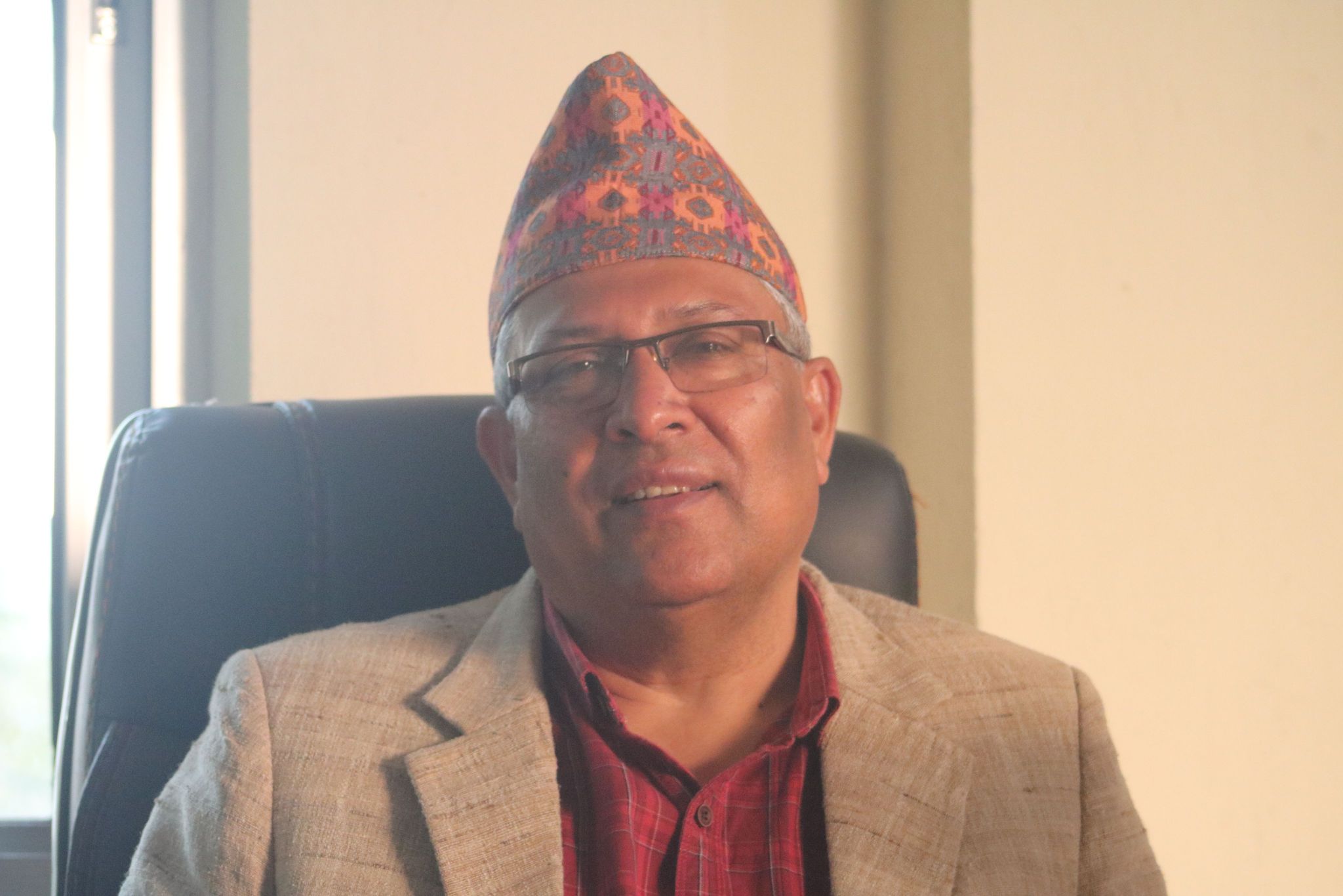 इलाममा मतपत्रसहित कर्मचारी पुगे निर्वाचन स्थलमा