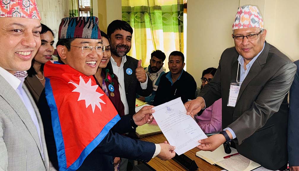 रास्वपाका मिलन लिम्बुले गरे मनोनयन दर्ता