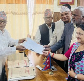 ४४ सांसदको हस्ताक्षरसहित लुम्बिनी सरकार गठनका लागि महराको दाबी