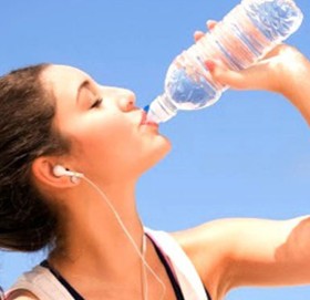 एक दिनमा कति पानी पिउन आवश्यक छ ?