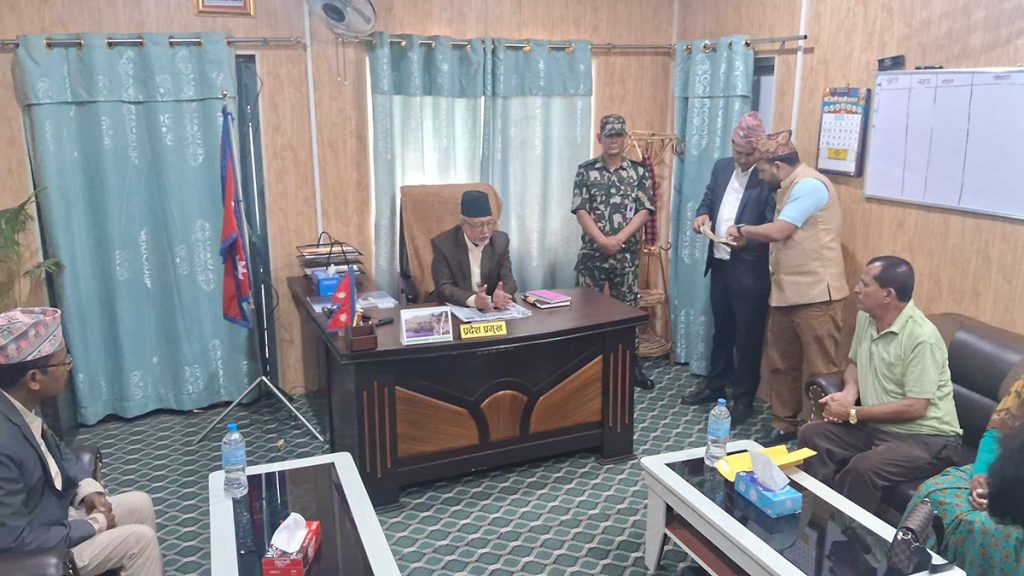 सुदूरपश्चिम मुख्यमन्त्रीमा नाउपाका लक्ष्मणकिशोरकाे दाबी पेश