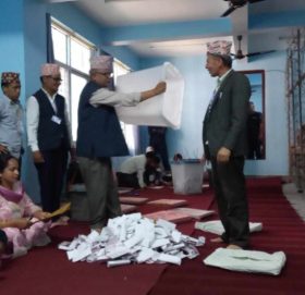 बझाङ-१ (१) मा एमालेका भण्डारीलाई दोब्बर मतको अग्रता