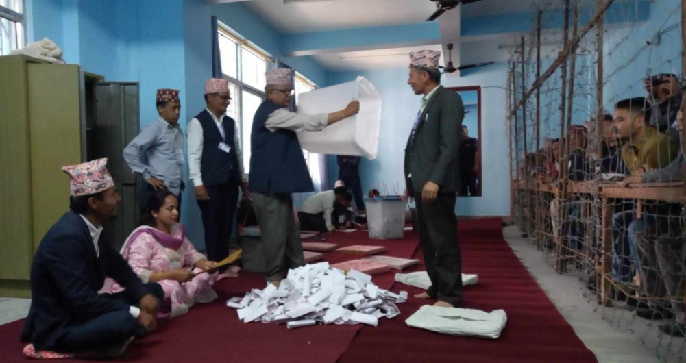 बझाङ-१ (१) मा एमालेका भण्डारीलाई दोब्बर मतको अग्रता