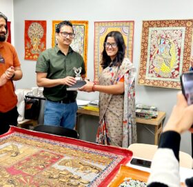 युरोप भ्रमणमा रहेकी चित्रकार यादवको फिनल्याण्डमा  मिथिला कला प्रदर्शनी
