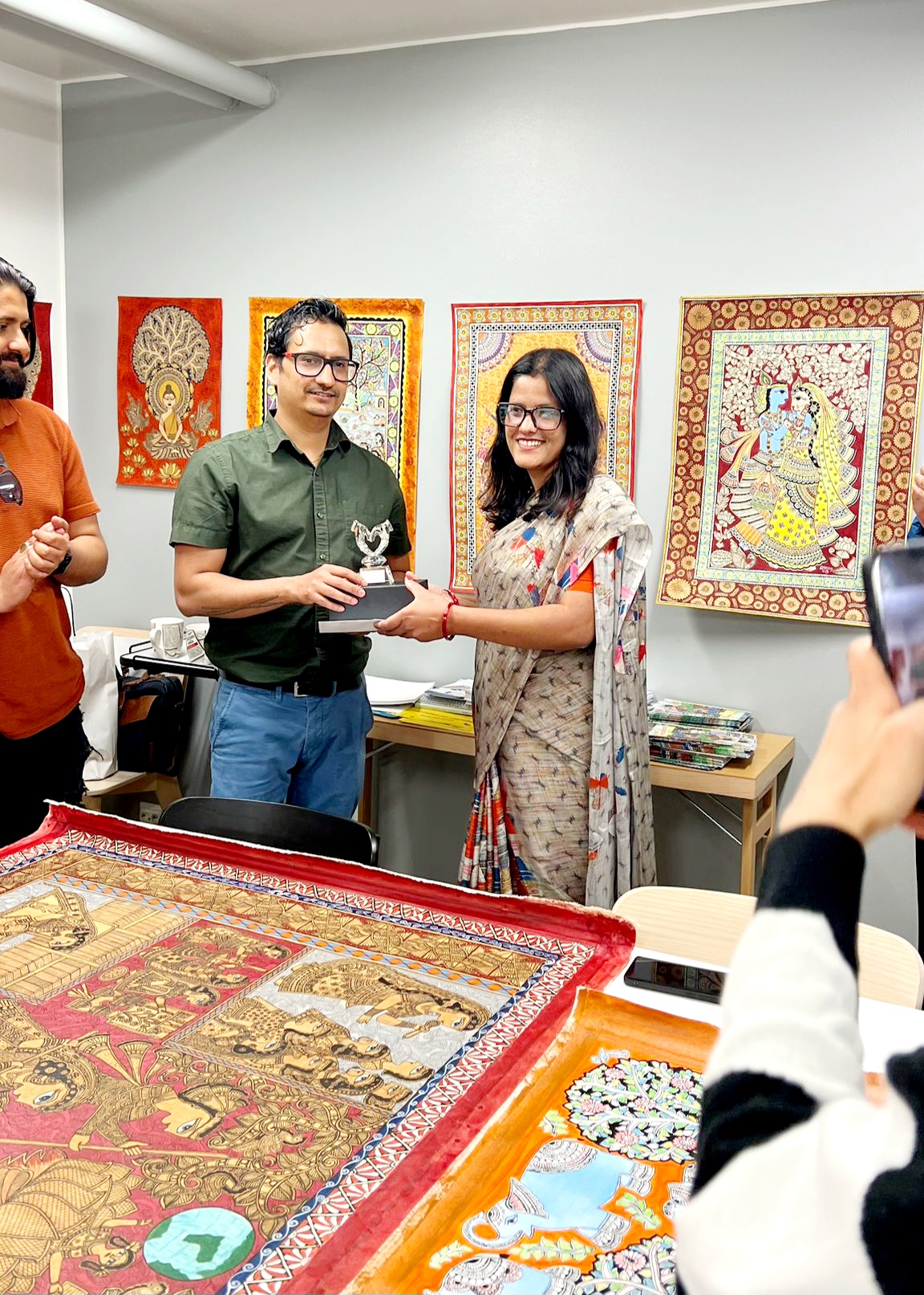 युरोप भ्रमणमा रहेकी चित्रकार यादवको फिनल्याण्डमा  मिथिला कला प्रदर्शनी
