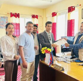 खाध्य अधिकार संजालद्धारा  जिल्लाको खाद्य अबस्थाका बारेमा प्रजिअलाई  बुझाए  ज्ञापन पत्र