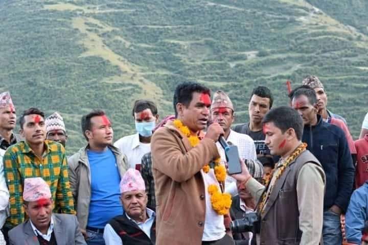 एमाले  प्रदेश कमिटी सदस्य बुढाले पार्टी एमाले छाेडेकाे घोषणा