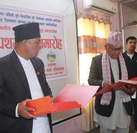 सुदूरपश्चिम प्रदेश सभा सदस्य भण्डारीले लिए शपथ