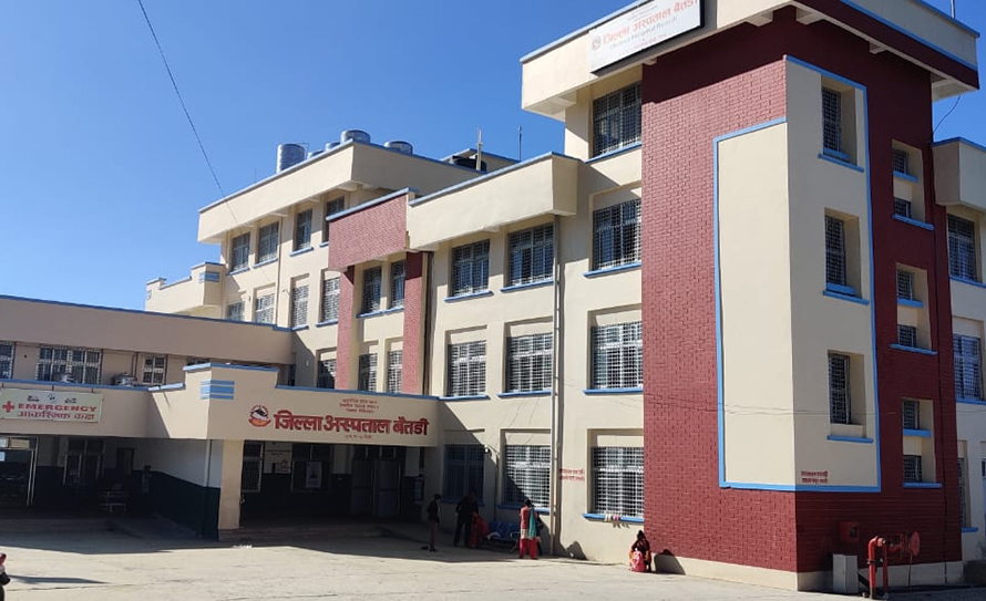 बैतडीमा स्वास्थ्यकर्मी आन्दोलित, जिल्ला अस्पतालमा आकस्मिक बाहेकका सेवा बन्द
