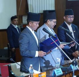 सांसद सुहाङ नेम्वाङले गरे शपथ ग्रहण