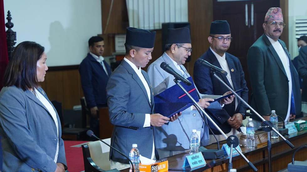 सांसद सुहाङ नेम्वाङले गरे शपथ ग्रहण