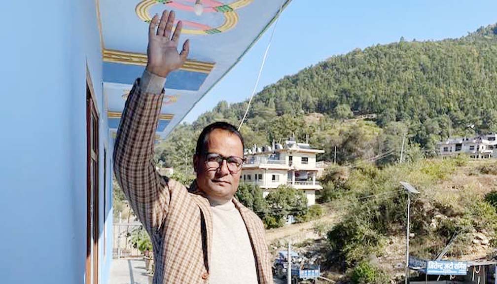 बाजुरा एमालेका तेस्रो आकाङ्गक्षी शाहीको सर्मथन थापालाइ