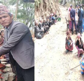 खप्तड छेडेदह ३ ले गाउँमै पुगेर सामाजिक सुरक्षा भत्ता वितरण