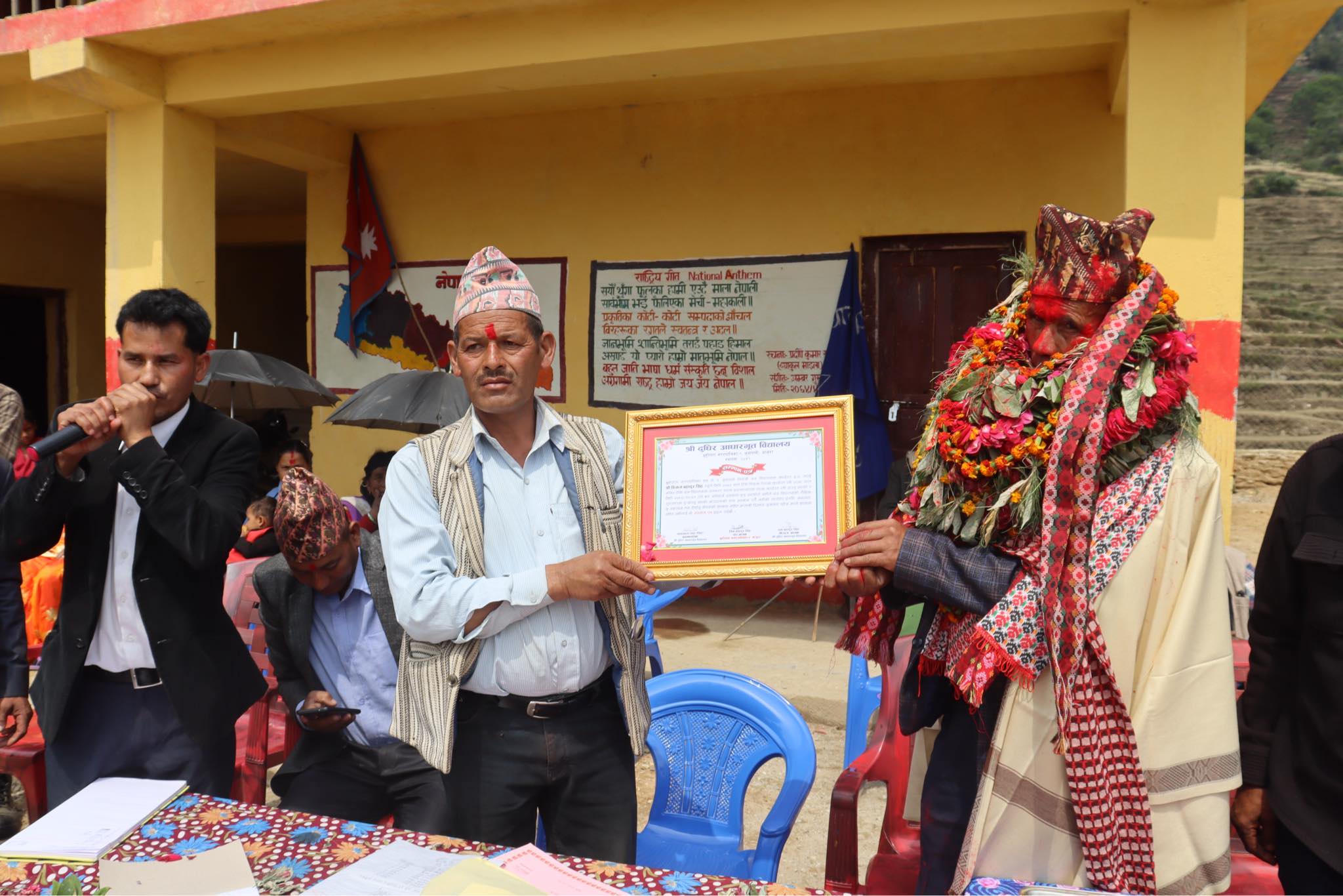 ४० बर्ष शिक्षण पेसामा आवद्ध दुधिर आविका प्रअ सिंहको सम्मानसहित बिदाइ