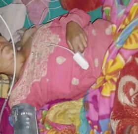 उपचार गर्ने पैसा नहुँदा बाजुराकी कुसुमकला भेरी अस्पतालको शैयामा छटपटाउदै