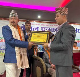 बाजुराका पत्रकार निमेन्द्र शाही सम्मानित