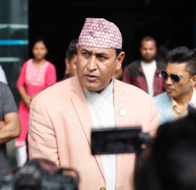 सिरोहियालाई कांग्रेसको साथ, एकसाथ कान्तिपुर कार्यालय पुगे २० बढी सांसद