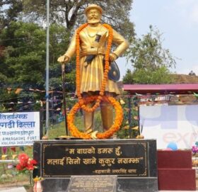 अमरगढी किल्लामा राष्ट्रिय विभूति थापाको सालिक अनावरण