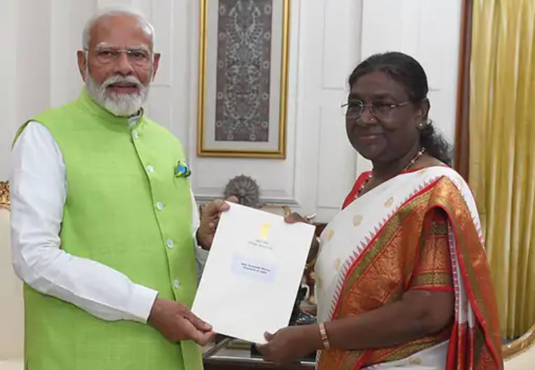 भारतका प्रधानमन्त्री नरेन्द्र मोदीले दिए राष्ट्रपतिसमक्ष राजीनामा