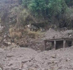 बझाङमा  पहिरोले घर–खेत च्यापियो