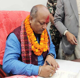 पदभार ग्रहण गर्दै मधेशका नवनियुक्त मुख्यमन्त्री सिंहले गरे ९ निर्णय