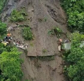 चितवन पहिरो : बेपत्ता बस र यात्रु खोज्न गोताखोर परिचालन