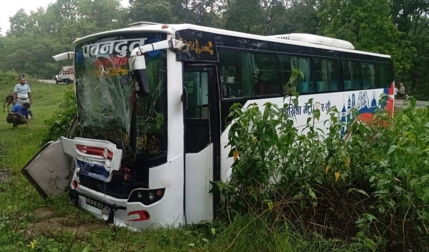 कैलालीमा बस र टिप्पर ठोक्किदा दुर्घटना, ६ जना घाईते
