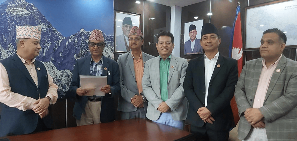 बागमती सरकारबाट बाहिरियाे एमाले, मन्त्रीहरुले बुझाए राजीनामा