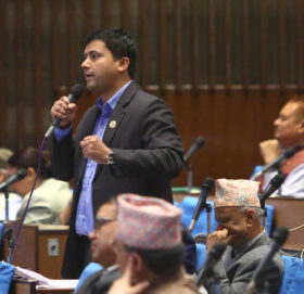 संसद्‍मा एमालेको तर्क- नयाँ सरकार रोकेर प्रचण्डले मुलुकलाई अस्थिरतातिर लान खोजे