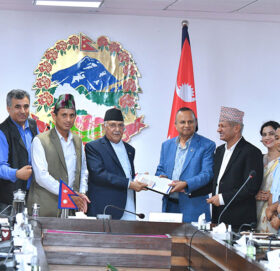 आफ्नै पार्टी नेतृत्वको सरकारलाई एमालेले बुझायो सुझावपत्र