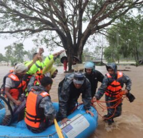राप्ती नदीको बाढीमा फसेका २ जनाको  उद्धार, एक बेपत्ता