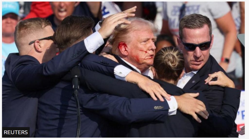 अमेरिकी पूर्वराष्ट्रपति डोनाल्ड ट्रम्पलाई गोली लाग्यो