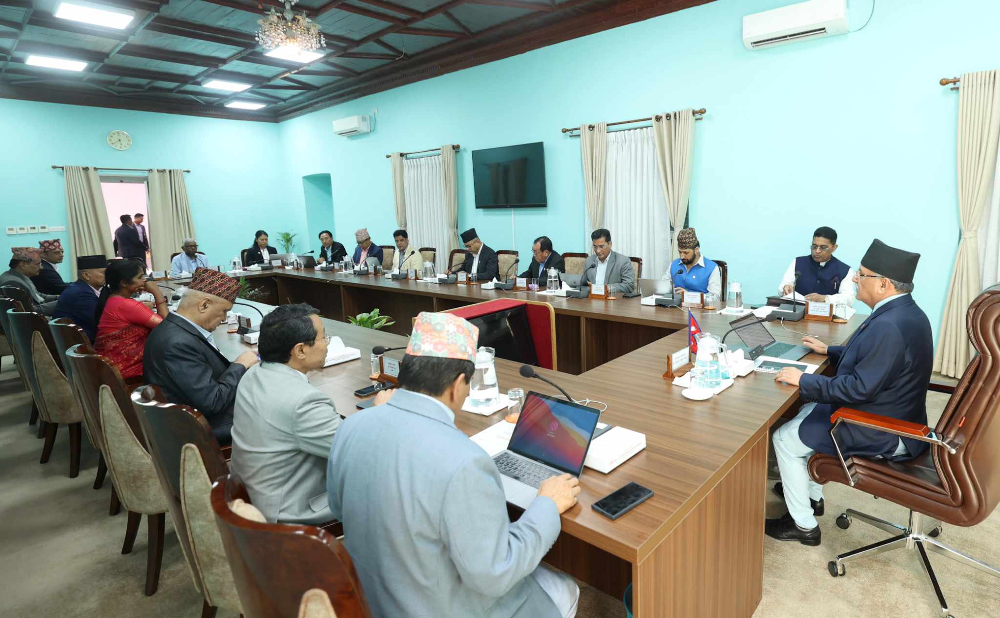 एमालेका मन्त्रीहरूले राजीनामा दिने